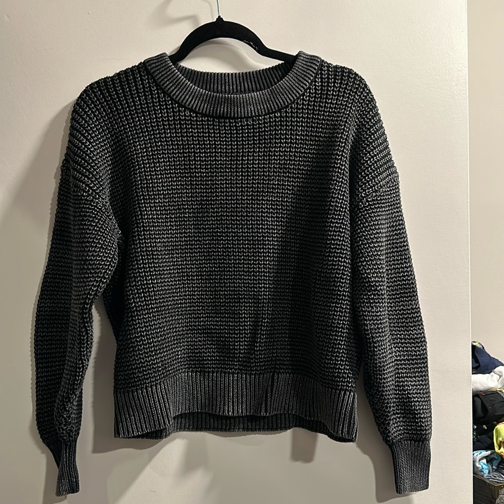 Size medium old navy sweater